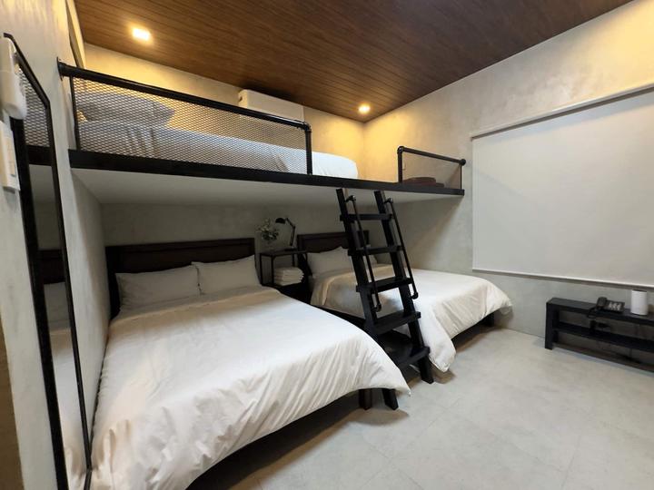 Bedroom 3, beds below the loft