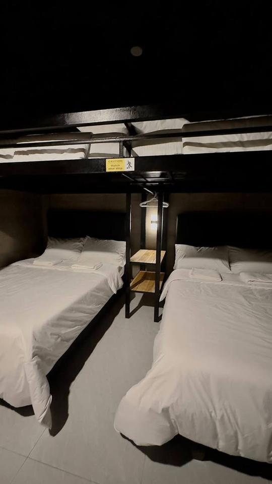 Bedroom 4 beds